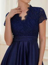 Lade das Bild in den Galerie-Viewer, Blau Kurz Arm Kleid mit eleganten Spitzen Oberteil &amp; Satin Rock