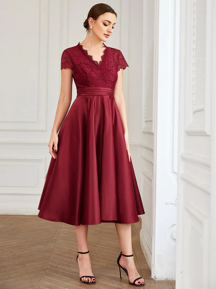 Rot Kurz Arm Kleid mit eleganten Spitzen Oberteil & Satin Rock