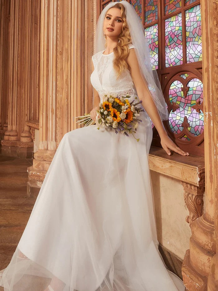 Langes weißes Brautkleid mit Spitzen Oberteil & Tüllrock
