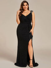 Lade das Bild in den Galerie-Viewer, Schwarzes Plus Size Abendkleid mit Glitzerstoff &amp; breiten Pailletten Träger