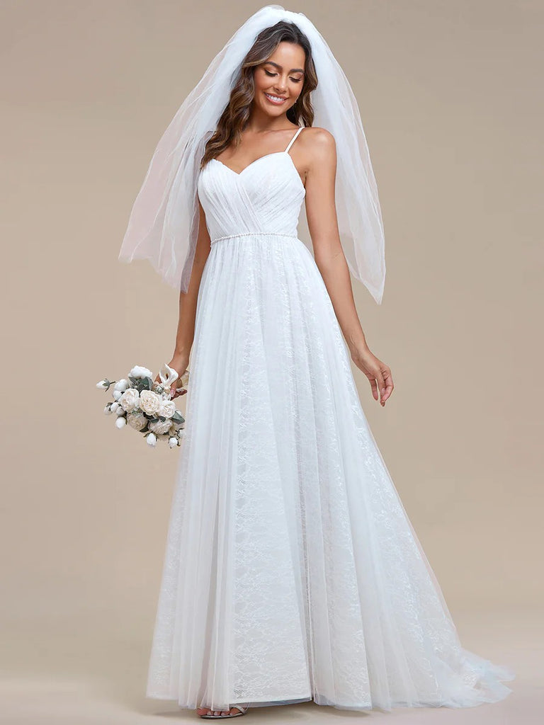 Weißes Brautkleid mit zarten Spitzenstoff & Tüll