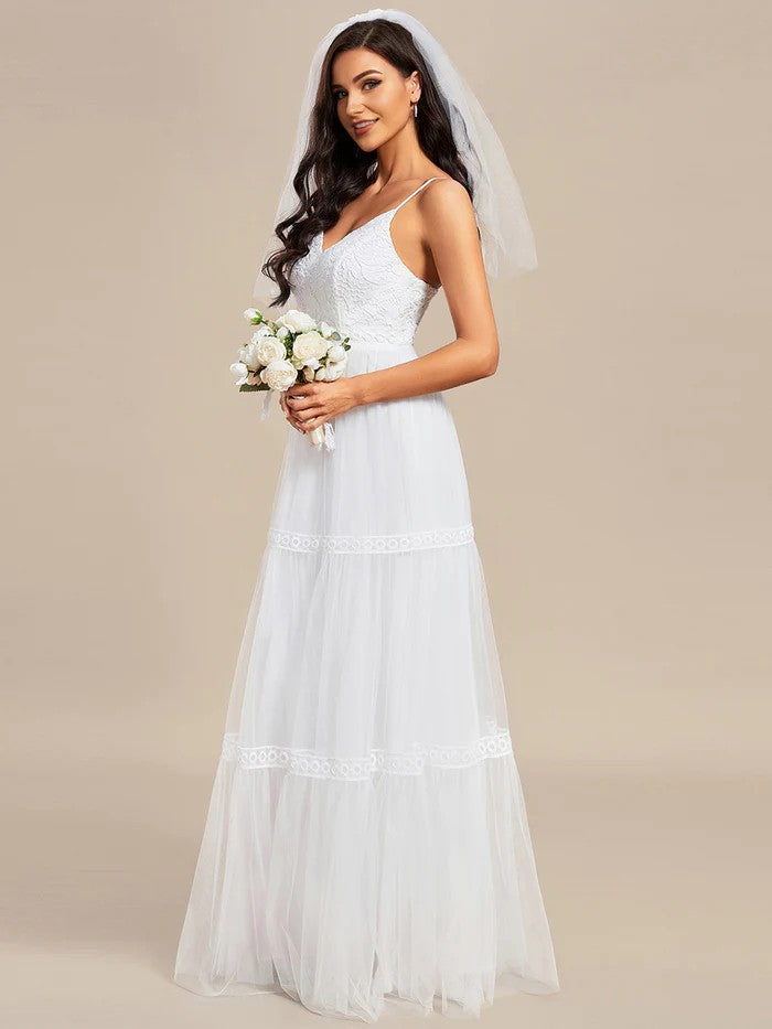 Weißes Vintage Brautkleid mit zarter Spitze