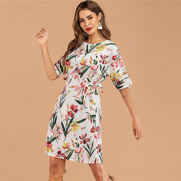 Geblümtes Mini-Kleid im Boho Stil