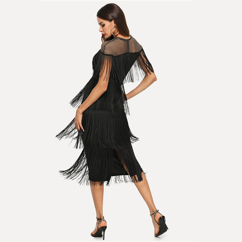 Schwarzes Abendkleid im 20er Jahre Flapper Stil
