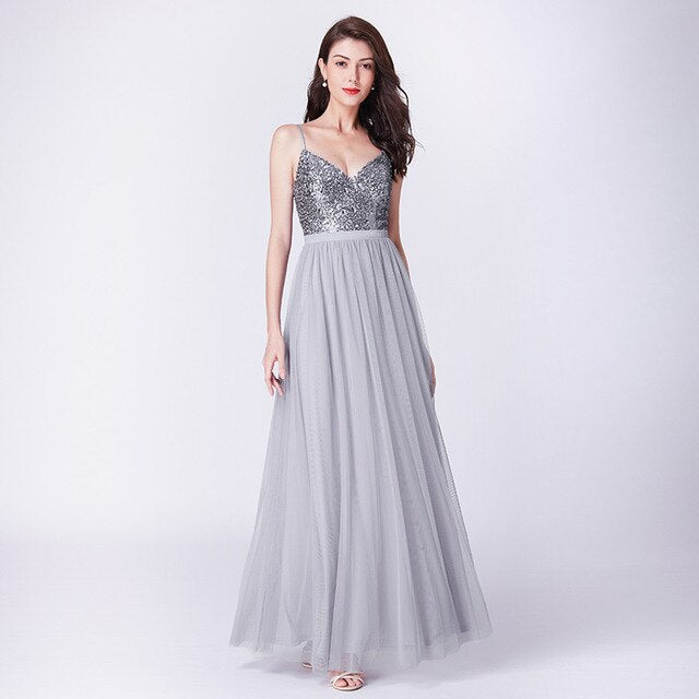 Elegantes Abendkleid mit Pailletten Oberteil & langen Tüll Rock Grau