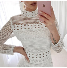Lade das Bild in den Galerie-Viewer, Weißes Spitzenkleid mit Arm