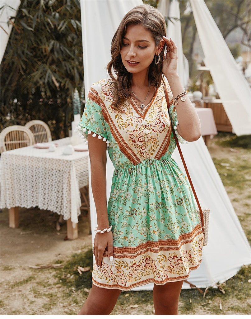 Geblümtes Sommerkleid mit schicken Ärmeln & V-Ausschnitt grün