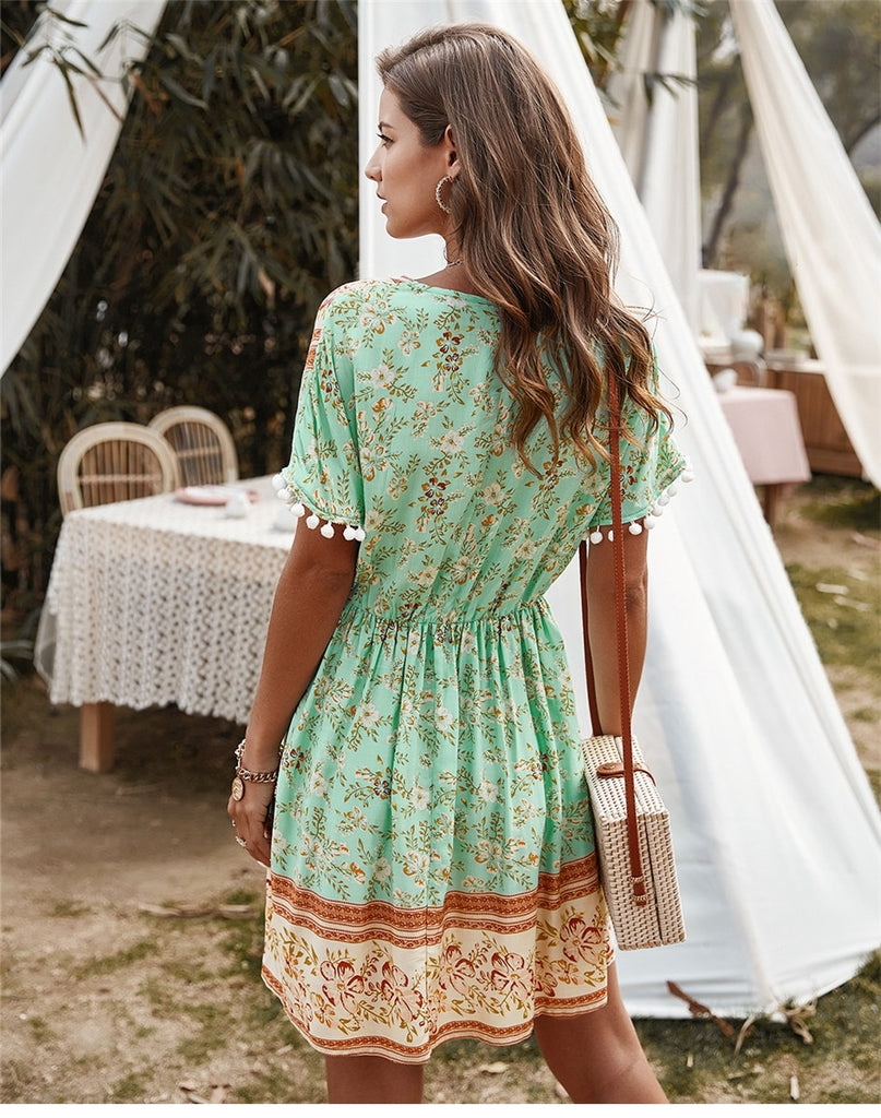 Geblümtes Sommerkleid mit schicken Ärmeln & V-Ausschnitt grün