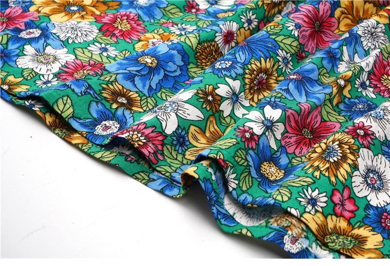 Geblümtes Vintage Sommerkleid mit Wadenlangen Rock