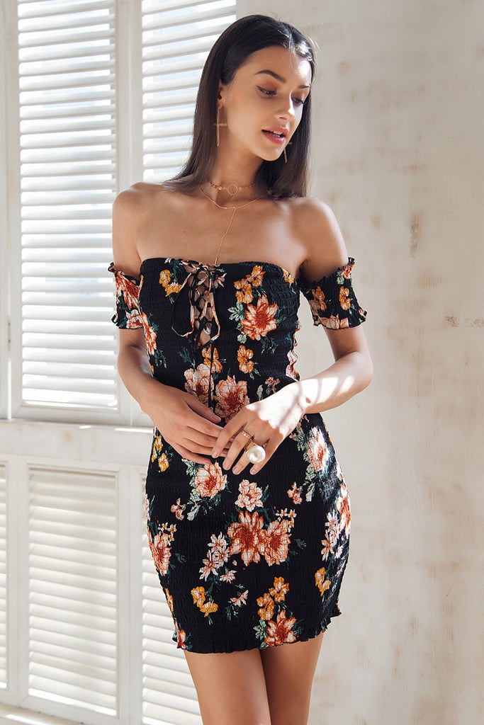 Figurbetontes Sommer / Strand Kleid geblümte & schulterfrei in 2 Farben