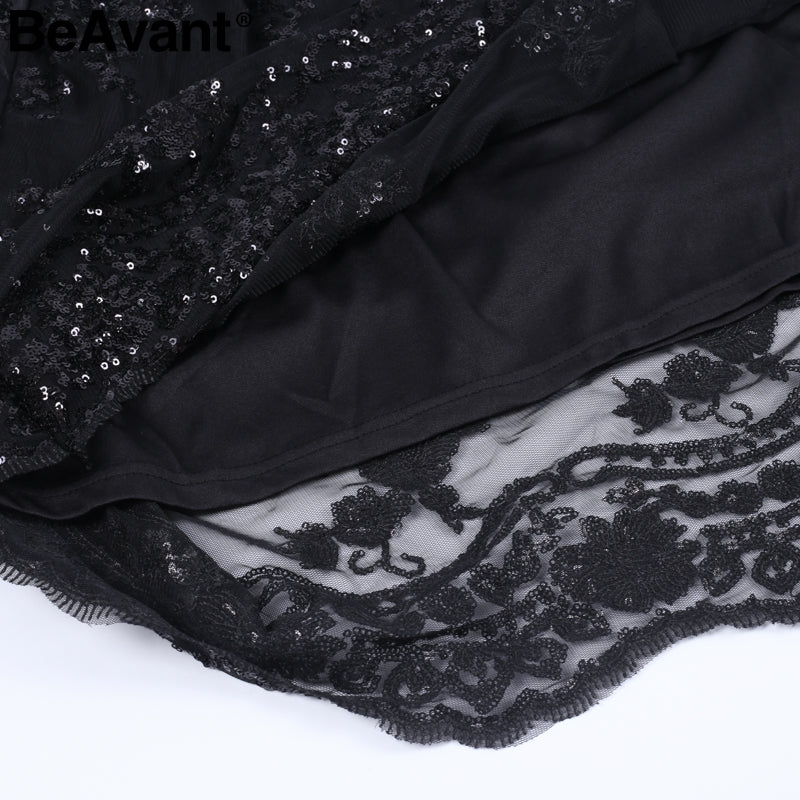 Luftiges Peilletten/Spitzen Kleid in Schwarz & Beige