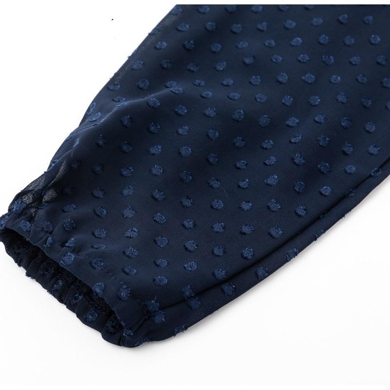 Schönes Abendkleid mit langen Ärmeln in Marineblau