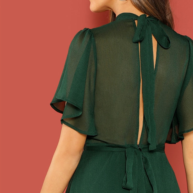 Elegantes Abendkleid in Grün mit Rüschen & Schönen Rückenschnitt