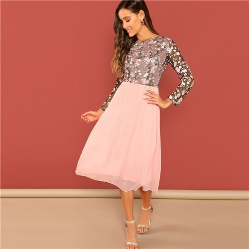 Elegantes Partykleid mit fein geblümten Oberteil aus Spitzen & Pink