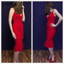 Lade das Bild in den Galerie-Viewer, Elegantes Sommerkleid mit tiefem V-Ausschnitt &amp; Spaghettiträger in Rot